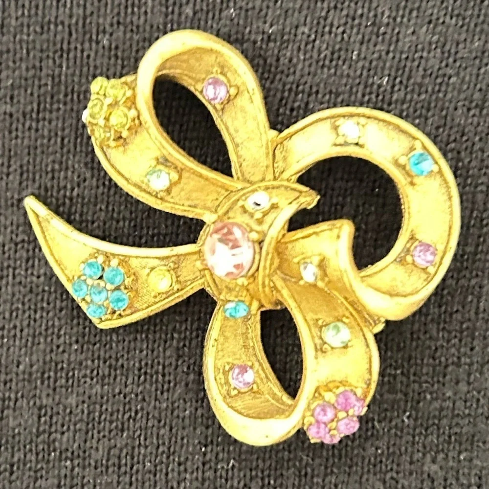 Vintage 60’s textured Gold tone Bow Brooch Multicolor pastel rhinestones marked